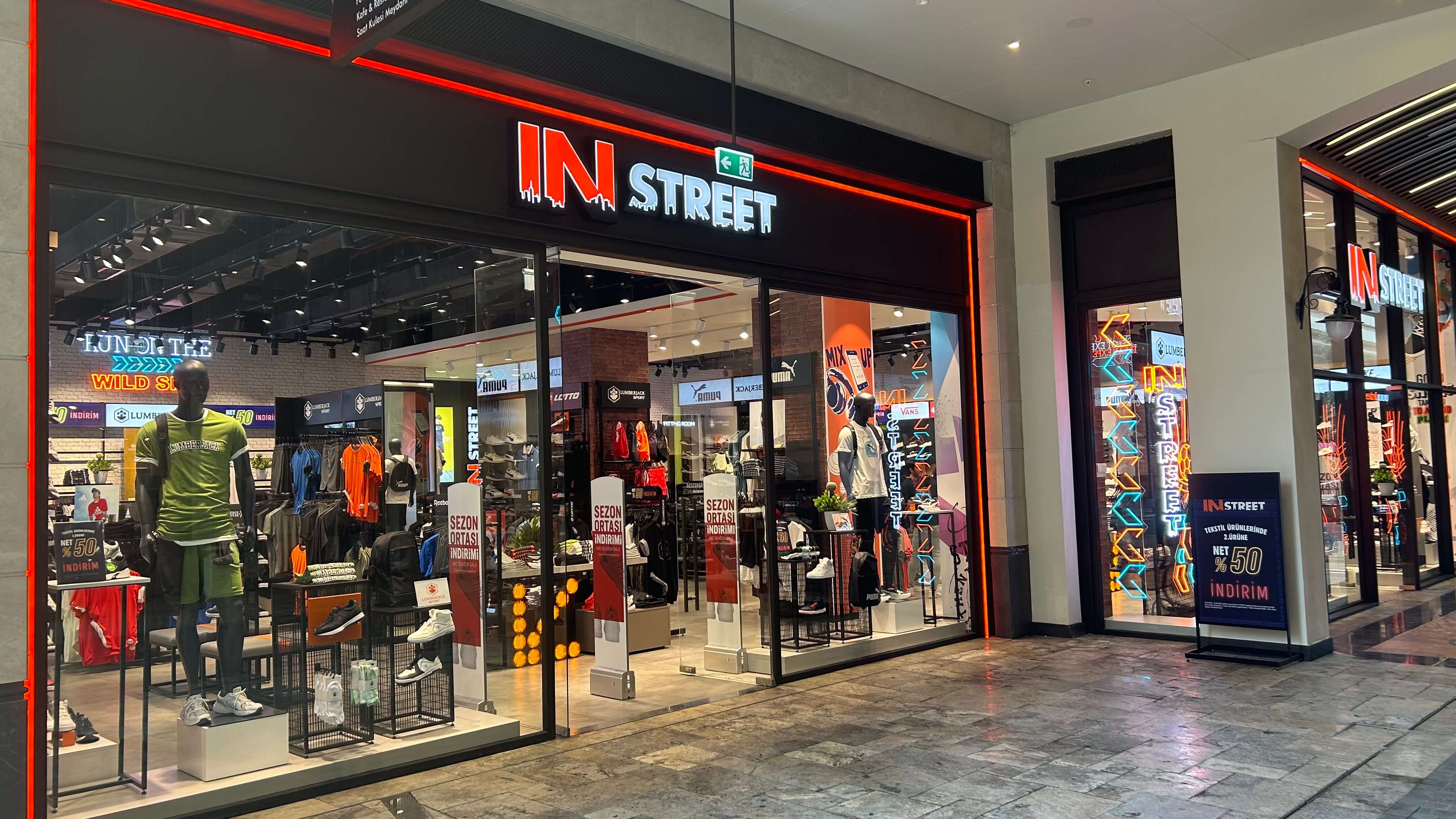 Instreet is opened at Piyalepaşa Çarşı Strip Mall.