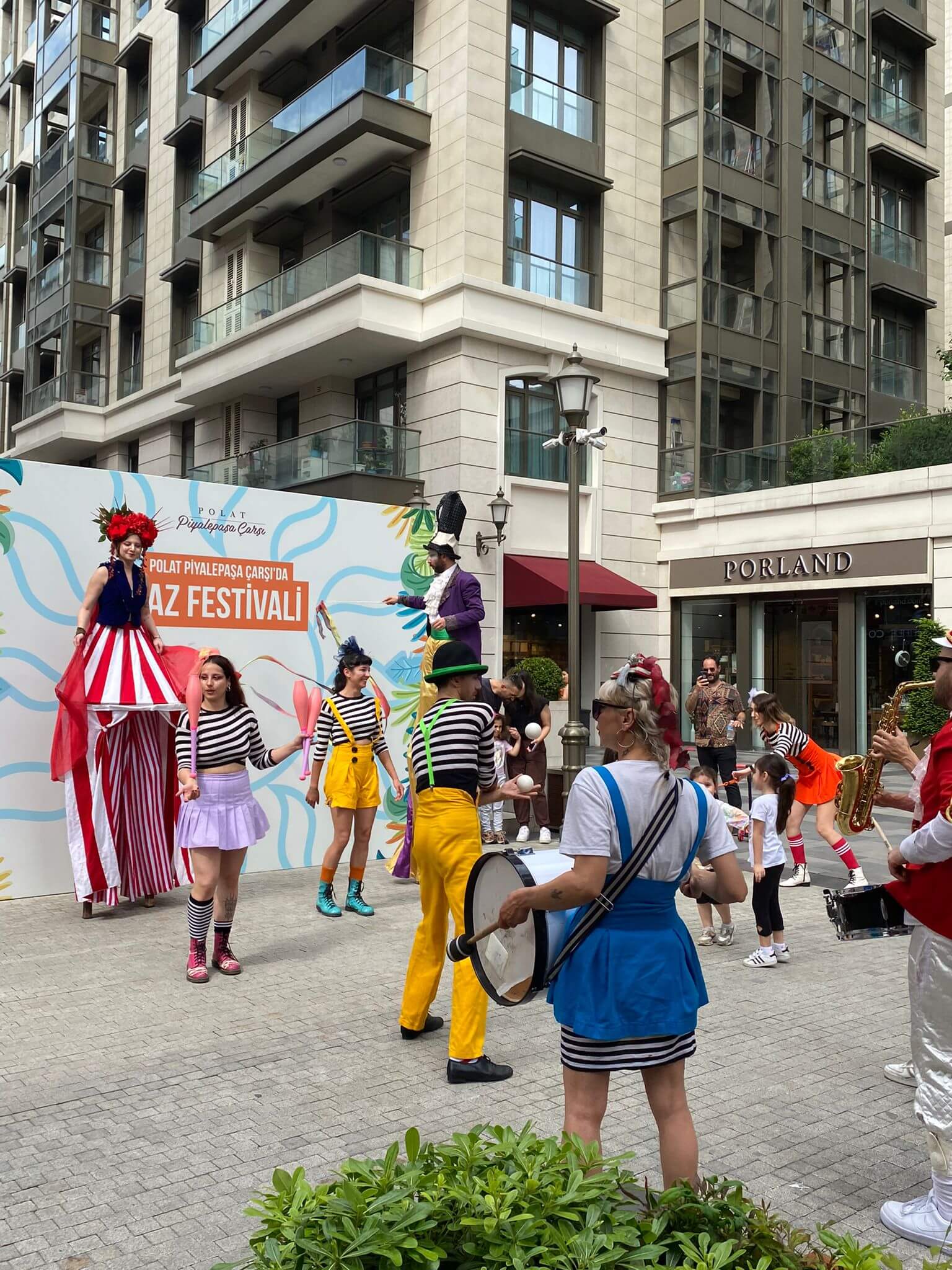 The Summer Festival, which took place over the weekend, was greeted with enthusiasm in Piyalepaşa Çarşı Strip Mall